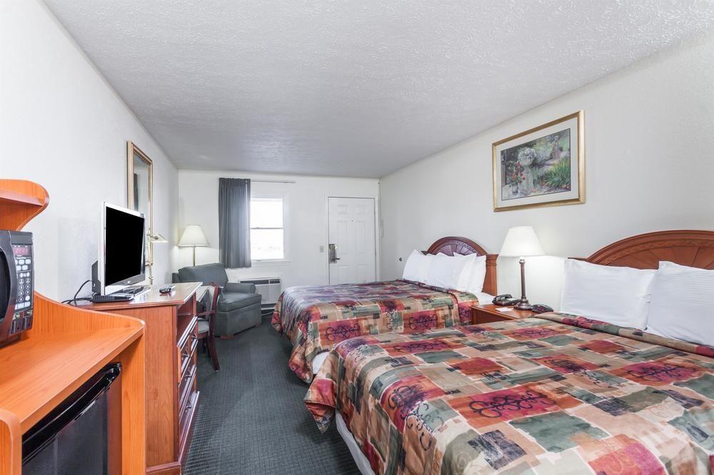 Rodeway Inn Cadiz Eksteriør bilde