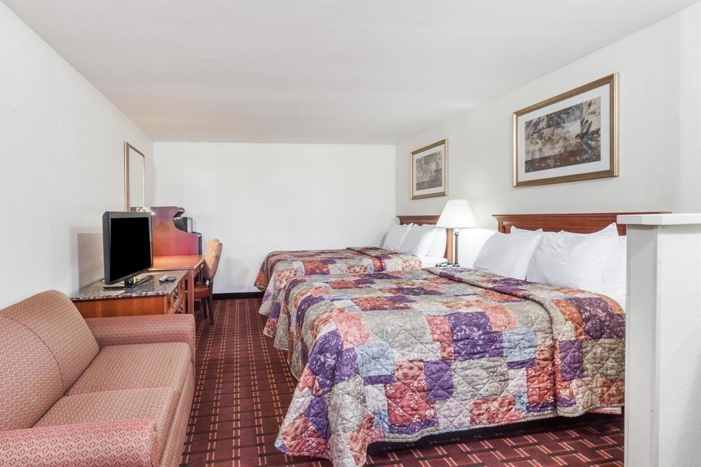 Rodeway Inn Cadiz Eksteriør bilde