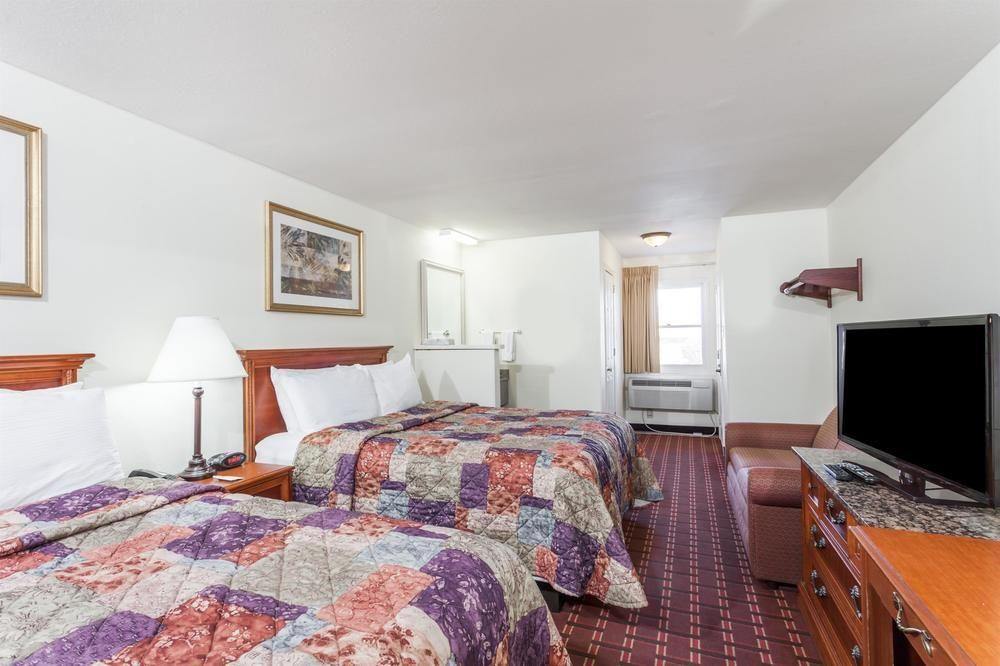 Rodeway Inn Cadiz Eksteriør bilde
