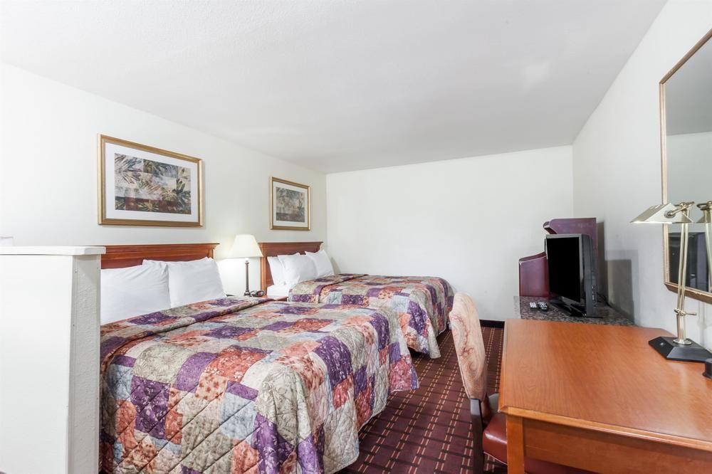 Rodeway Inn Cadiz Eksteriør bilde