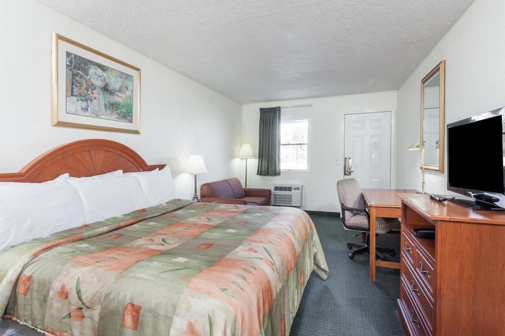Rodeway Inn Cadiz Eksteriør bilde